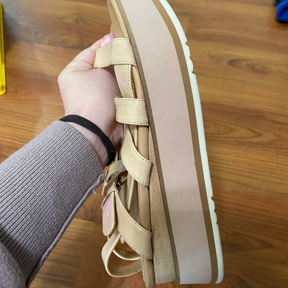 PALOMA BARCELO patent leather beige and tan flatform platform sandals size 39/9 - Picture 8 of 9